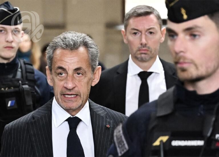 ساركوزي-خلف-القضبان-الرئيس-الأسبق-يقضي-أيامه-في-العزلة-بين.jpg
