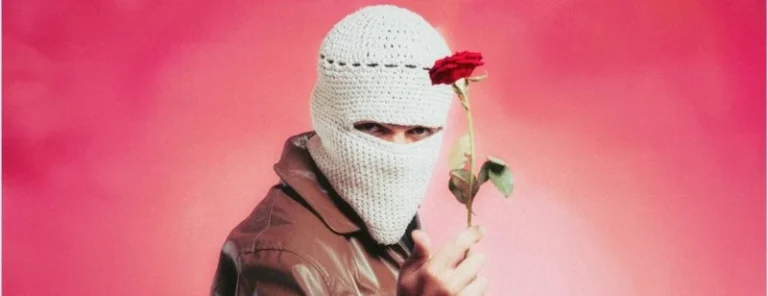 بعد-عامين-من-ارتداء-القناع-المهن-الموسيقية-تكشف-الهوية-الحقيقية.webp.webp