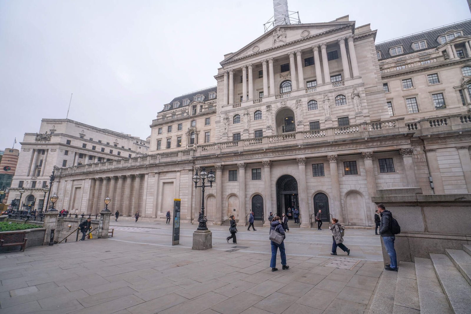 بنك-إنجلترا-يقرر-الإبقاء-على-أسعار-الفائدة-دون-تغيير.jpg