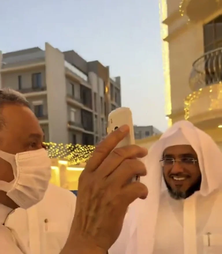 جوال-محمد-عبده-يعاود-الظهور-اللي-يلقاه-لا-يجيبه-لي.webp.webp