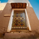 عنيزة-تحتضن-برنامجاً-متخصصاً-في-صناعة-الأبواب-النجدية-أخبار.webp.webp