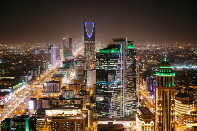 السعودية-تكشف-عن-ضوابط-وشروط-تملك-العقارات-للأجانب.jpg