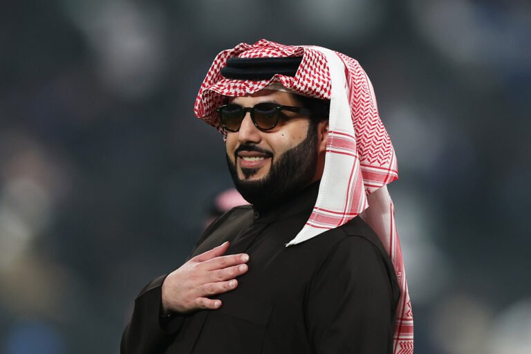 تركي-آل-الشيخ-يقترب-من-الاستثمار-في-أحد-أعرق-أندية.jpg