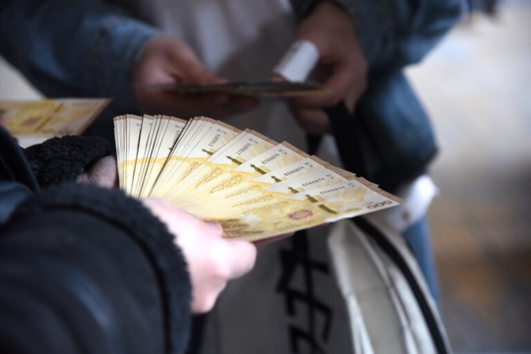 سوريا-انخفاض-سعر-الصرف-لا-يحول-دون-ارتفاع-أسعار-السلع.jpg
