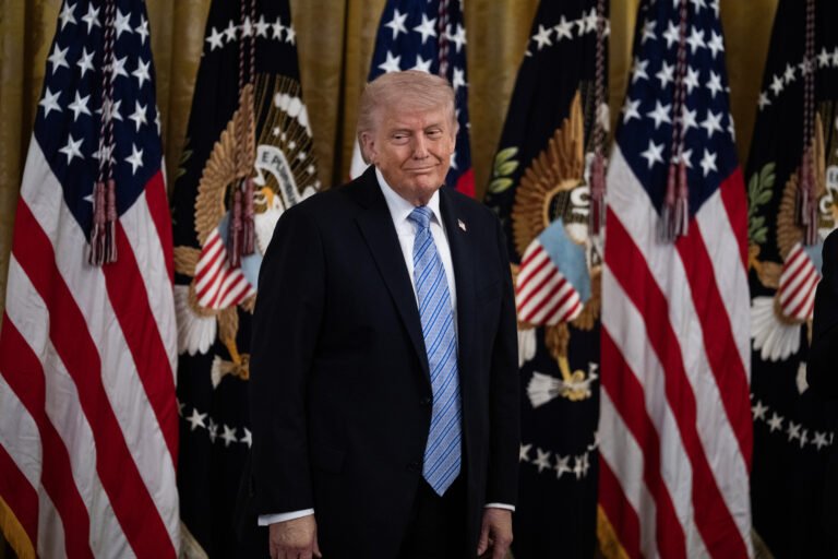 من-جواز-السفر-إلى-الدولار-كيف-أصبح-اسم-ترامب-حاضرا.jpg
