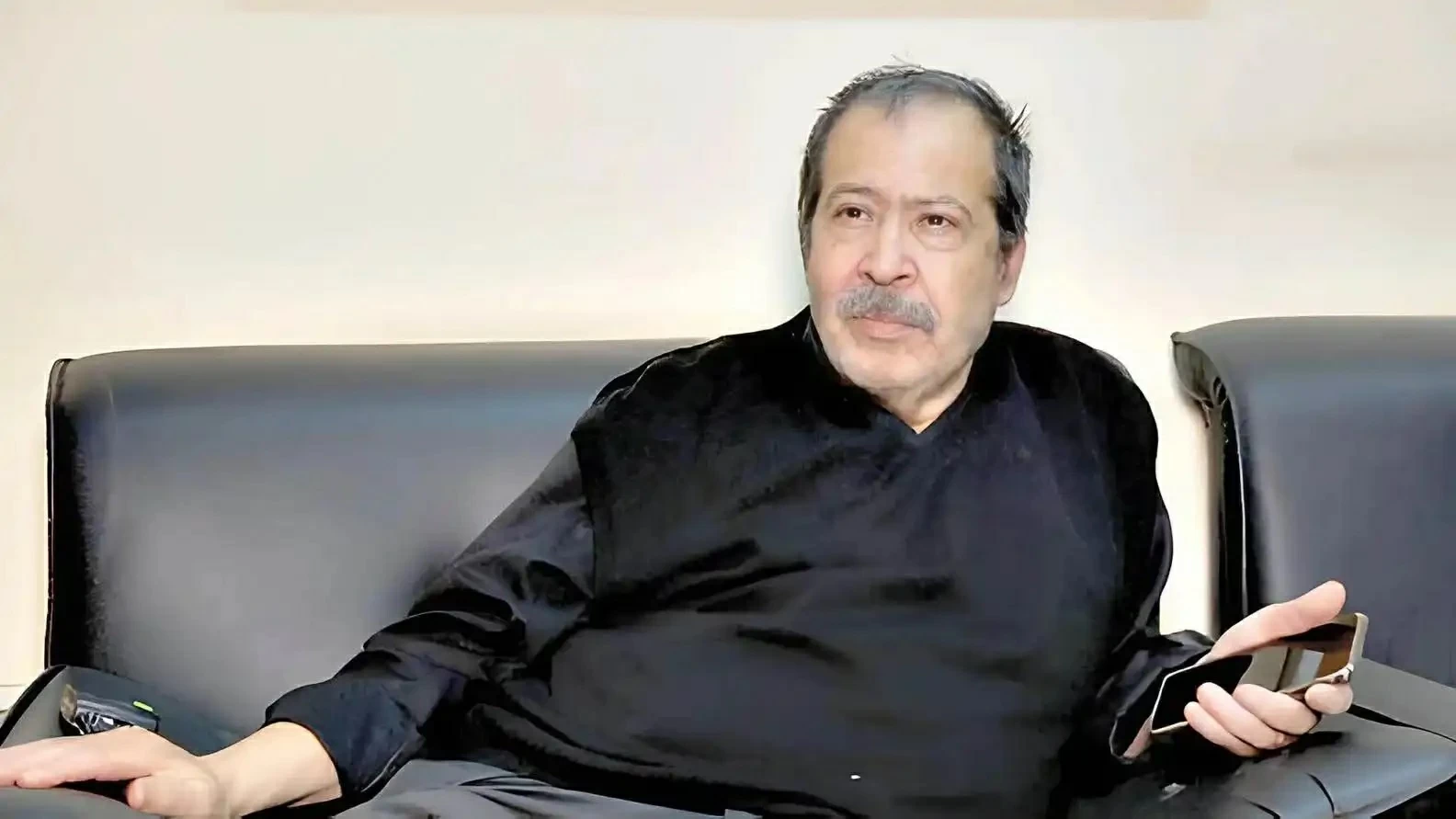 أخطاء-طبية-تعيد-فناناً-مصرياً-للعناية-المركزة-ماذا-قالت-زوجته؟.webp.webp