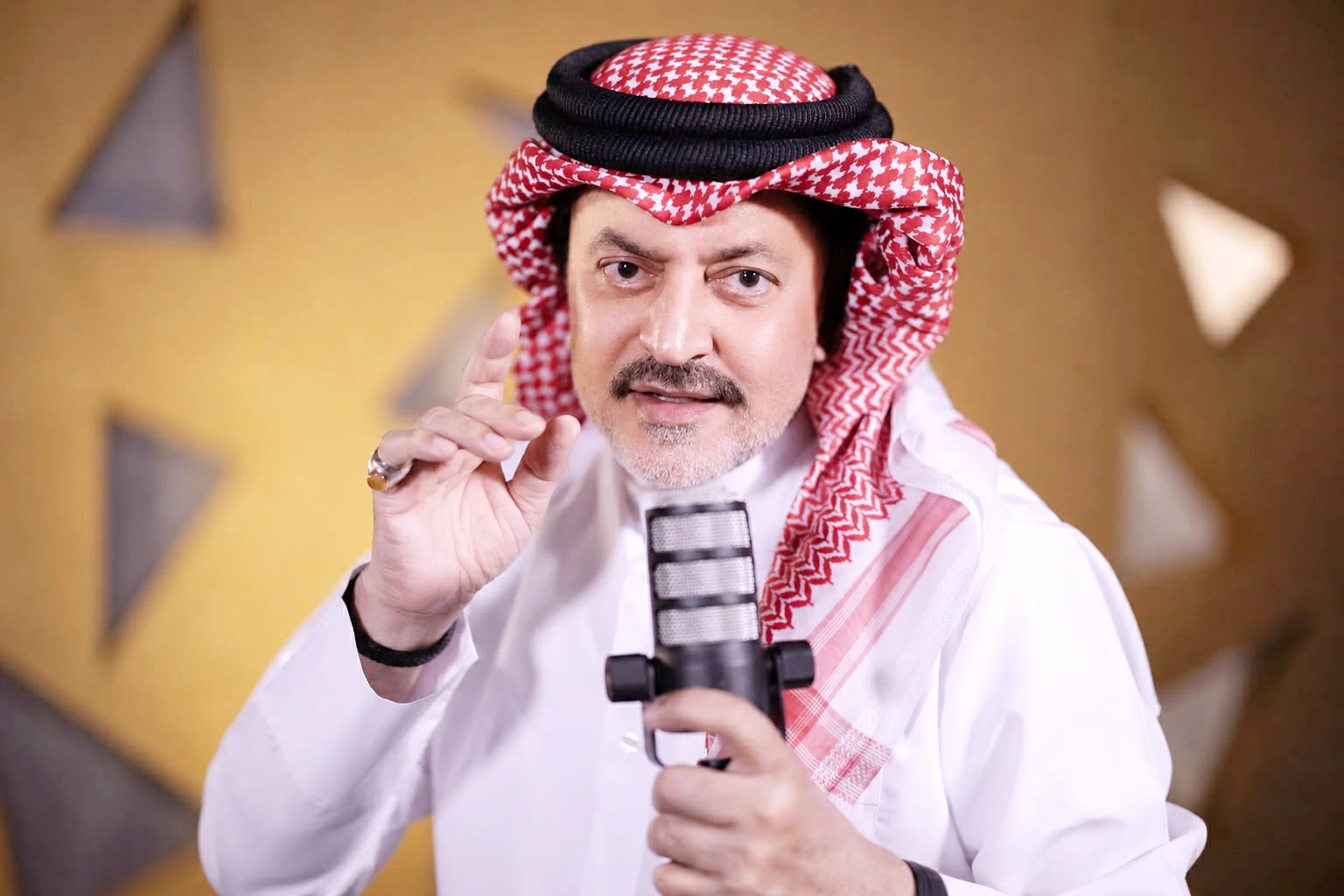 علي-عبدالستار-لـعكاظ-أعيد-أرشيفي-في-جلسة-الحبايب-أخبار.webp.webp