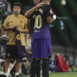 السقوط-الأول-لبرشلونة-اعتراف-مثير-من-فليك-بعد-رباعية-باريس.jpg