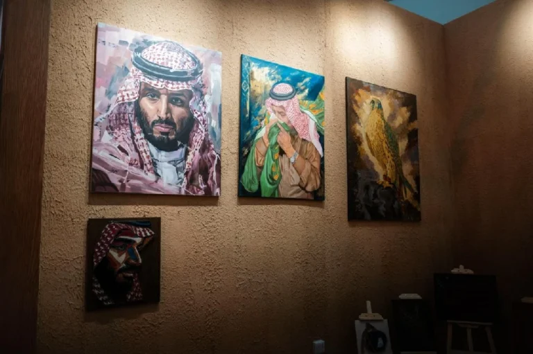 بفرشاة-الفن-أسماء-المجممي-توثّق-صور-الملوك-وتحولها-حكايات-نابضة.webp.webp